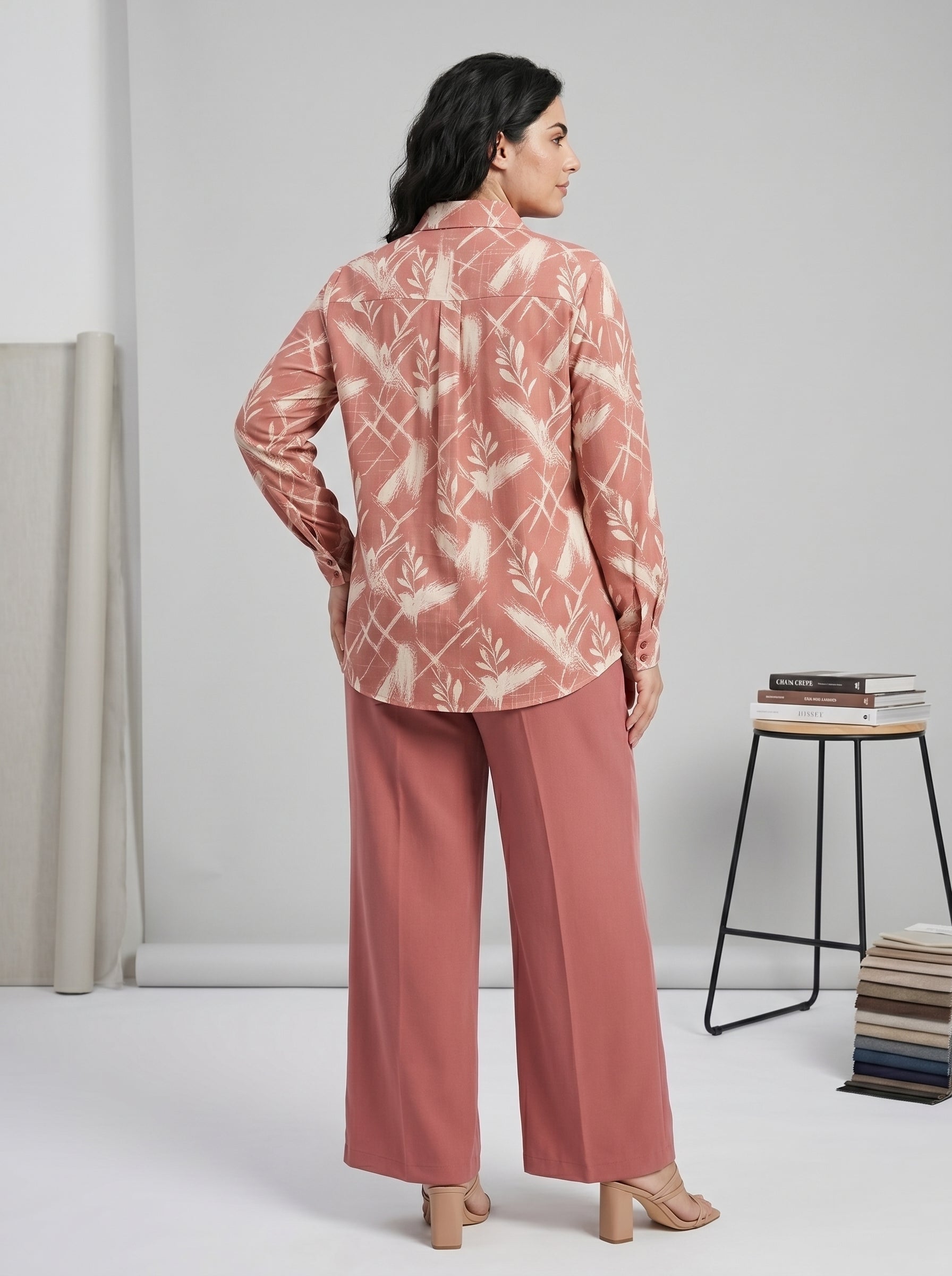 Classic Collared Geometric & Leaf Motif Matching Set