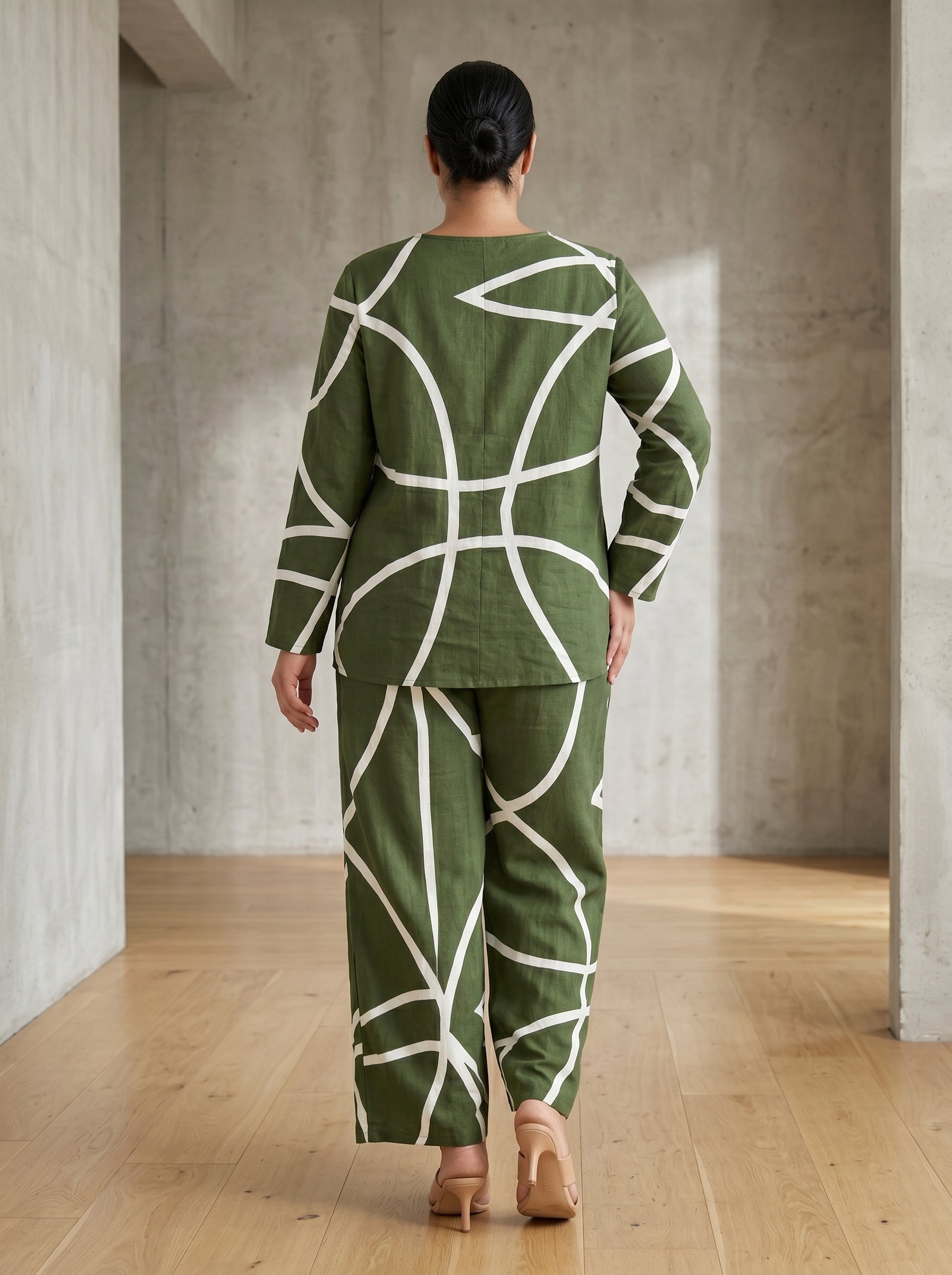 Classic Round-Neck Intersection Pattern Matching Set